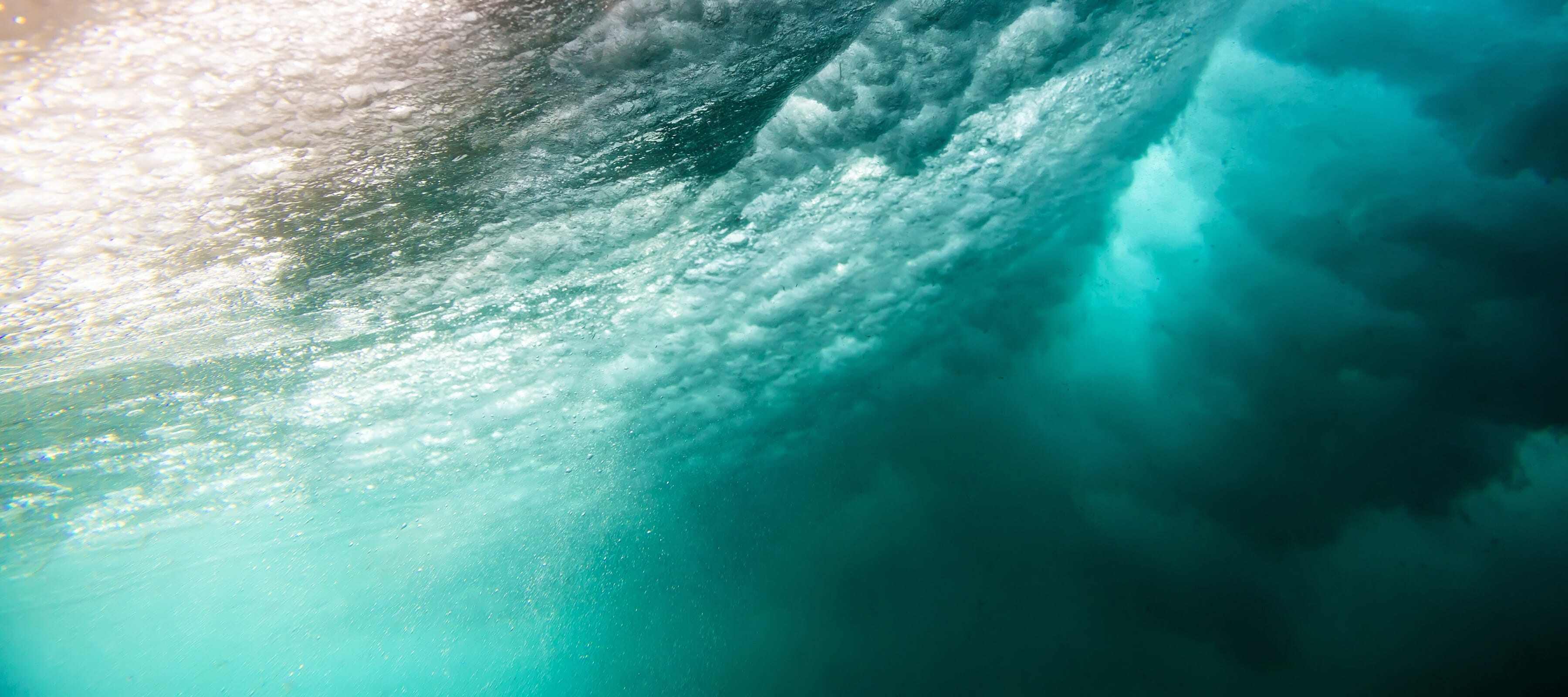 Green sea waves